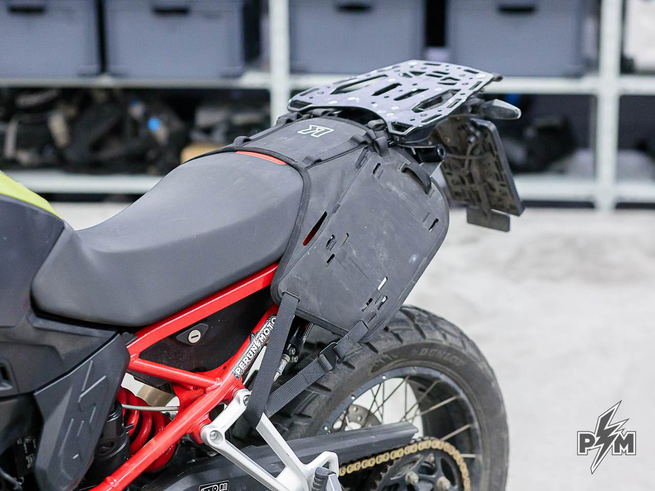 Perun moto BMW F900GS Rackless supports - Kriega OS-Base - 1