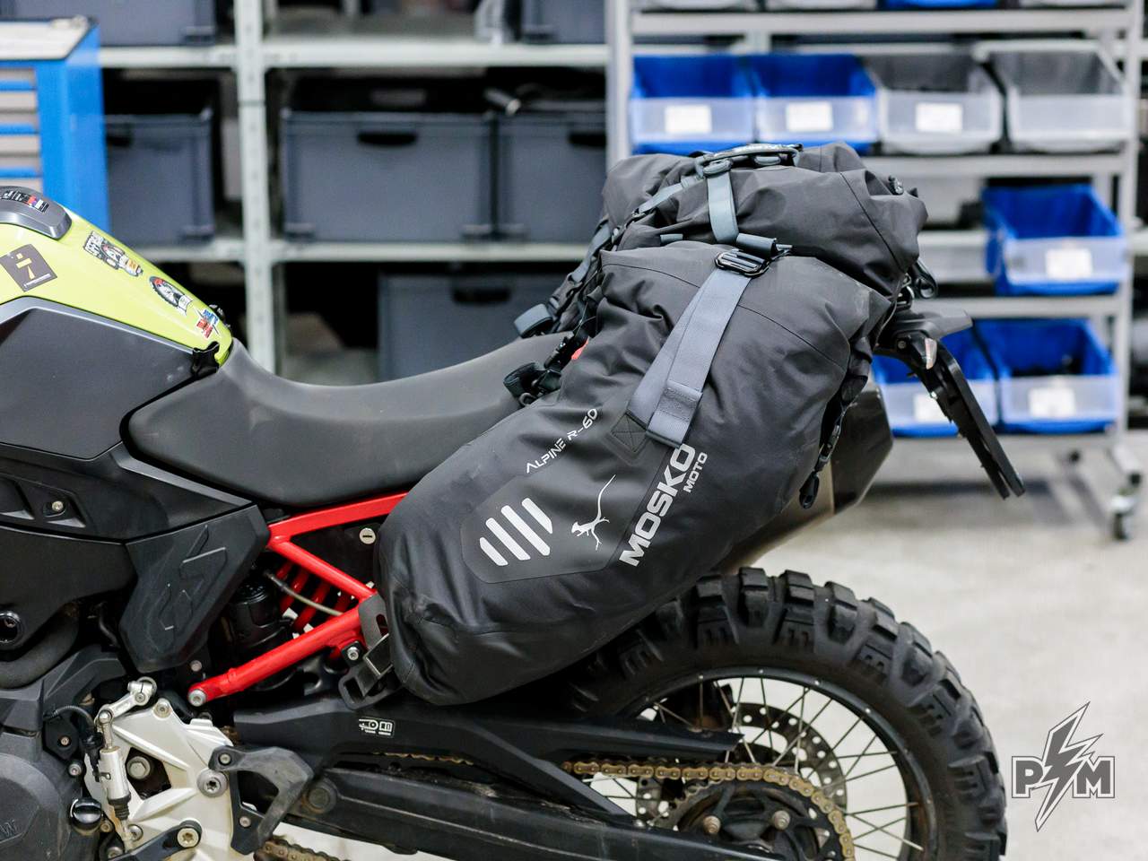 Perun moto BMW F900GS Mini top rack Gnoblin - Mosko moto Alpine 60